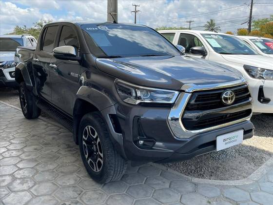 TOYOTA HILUX 2.8 D-4D TURBO DIESEL CD SRX PLUS 4X4 AUTOMÁTICO TOYOTA HILUX 2.8 D-4D TURBO DIESEL CD SRX PLUS 4X4 AUTOMÁTICO